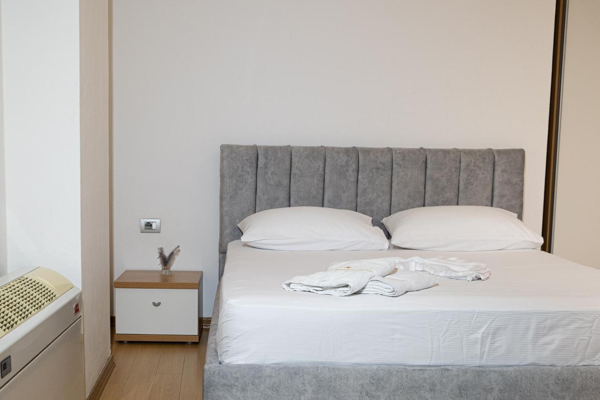 Albjona Guesthouse Tirana Esterno foto