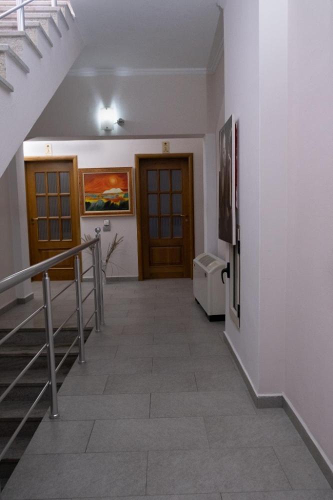 Albjona Guesthouse Tirana Esterno foto