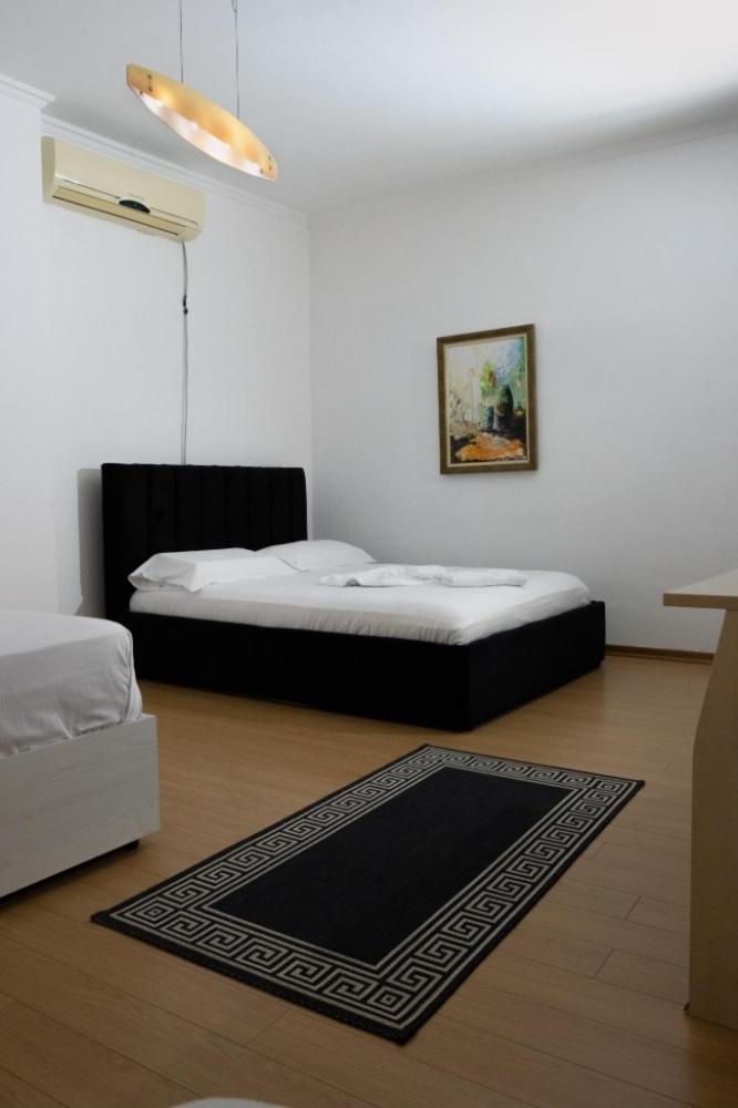 Albjona Guesthouse Tirana Esterno foto